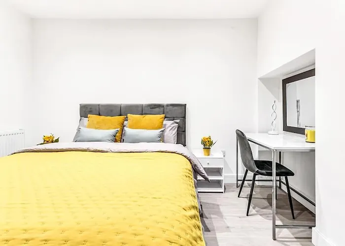 Luxaway Holland Park Studio With Ac - Sleeps 8