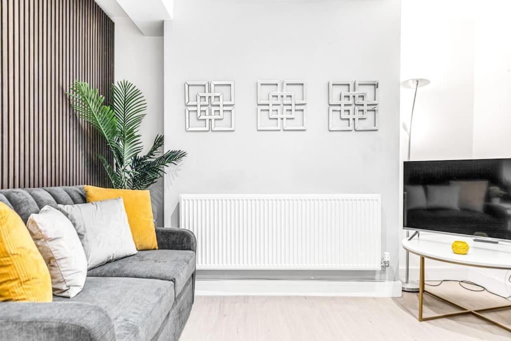 Апартаменты Luxaway Holland Park With Ac - Sleeps 8