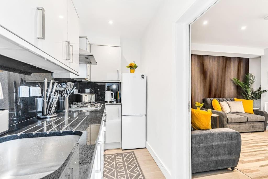 Luxaway Holland Park With Ac - Sleeps 8 Лондон