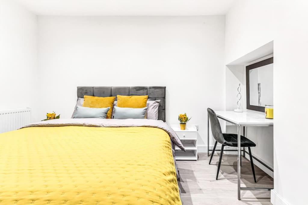 Апартаменты Luxaway Holland Park With Ac - Sleeps 8