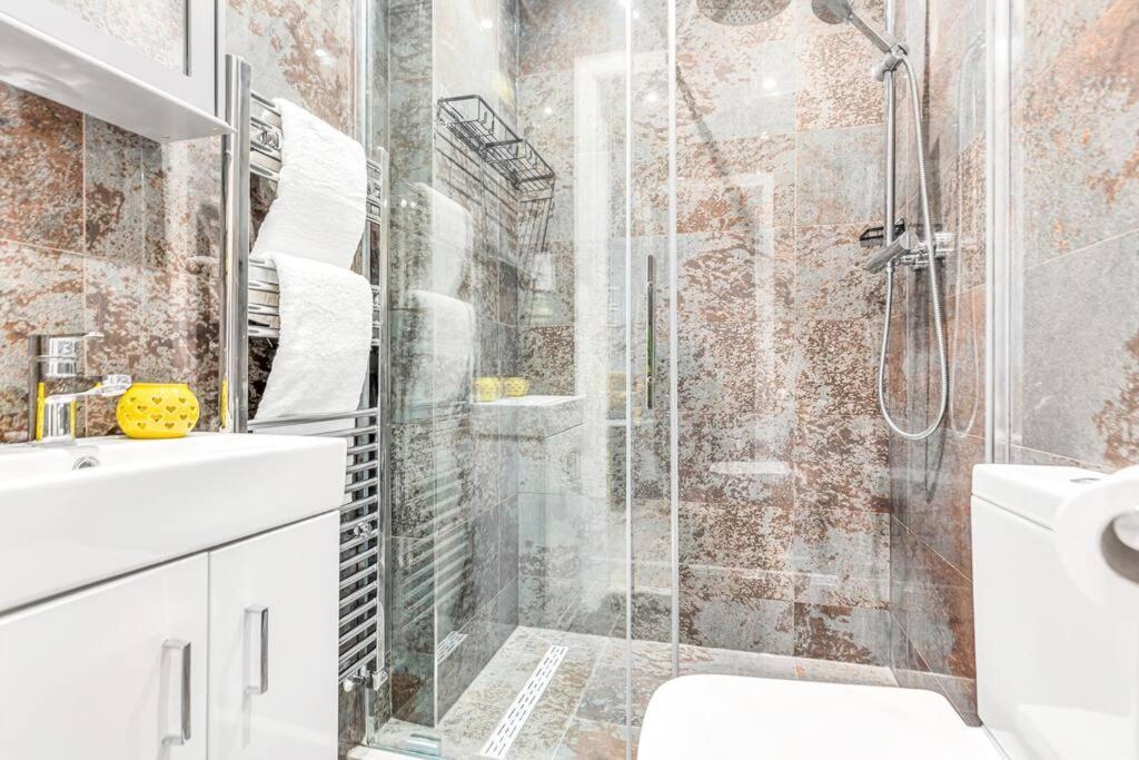 Luxaway Holland Park With Ac - Sleeps 8 Лондон